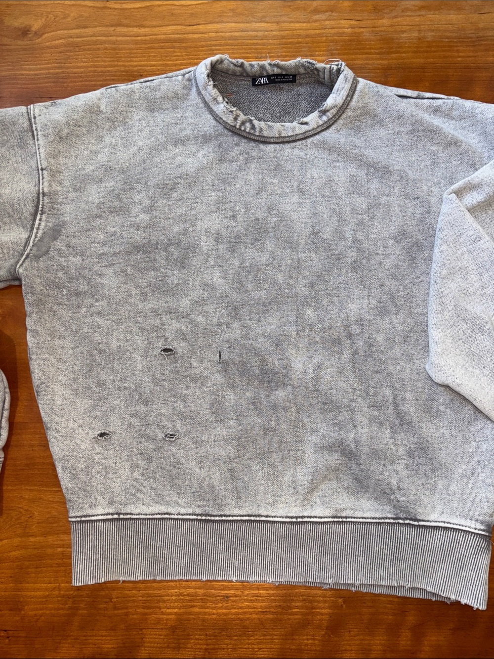 🆕 Zara Men’s Light Gray Distressed Washed Crewneck Sweatshirt